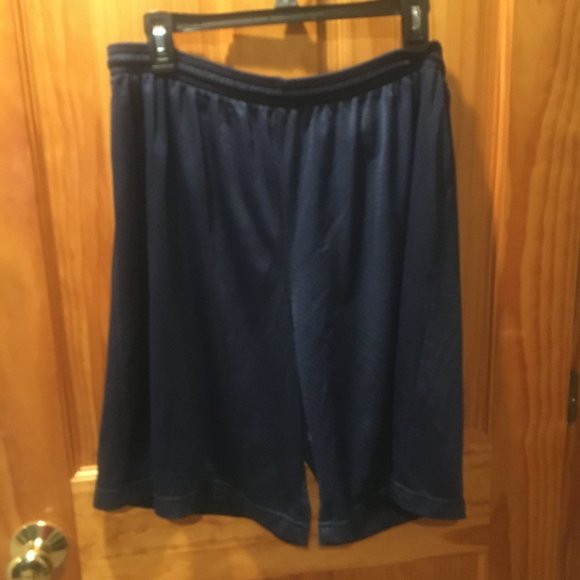 Wilson Shorts - Picture 1 of 3